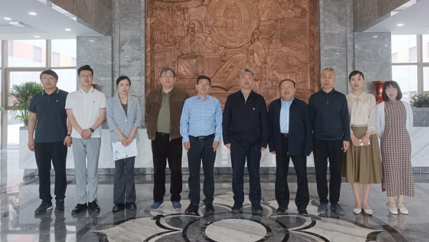 中国食品药品检定研究院党委书记肖学文、中药民族药检定所副所长魏峰等人莅临3118云顶集团集团考察调研